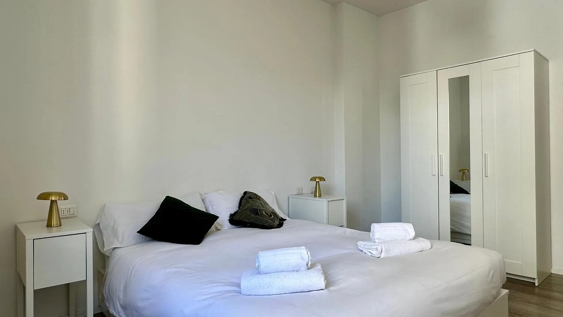 New Luxury Modern Flat In Center - Navigli/Duomo Apartment Milan Italy
